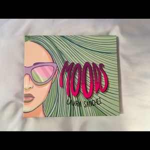 Moods eyeshadow palette by LAURA SANCHEZ